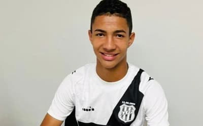 Promessa da Ponte Preta assina primeiro contrato profissional