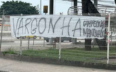 À véspera de duelo com Palmeiras, torcedores do Flamengo fazem protesto em frente à CBF