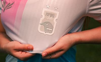 Paraná Clube lança camisa em homenagem ao Outubro Rosa e Novembro Azul; veja fotos