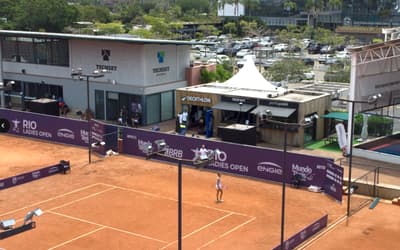 Marca francesa varejista multiesportes chega a academia de tênis no Rio