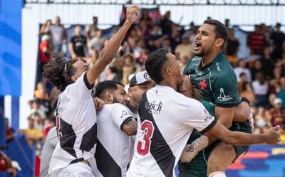 Com virada histórica, Vasco bate o Flamengo e é tricampeão da Copa do Brasil