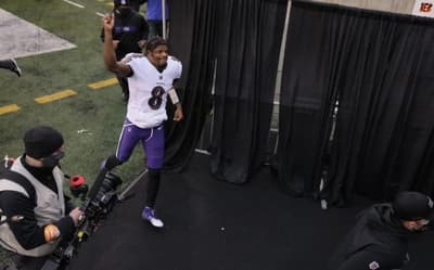 Lamar Jackson segue como dúvida em jogo da semana 8 contra o Chicago Bears