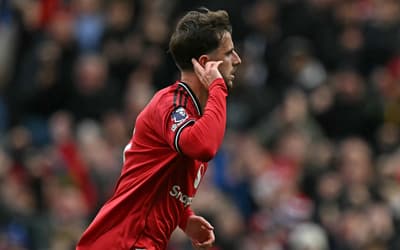 Mount faz golaço, Manchester United vence e afasta má fase na Premier League; veja
