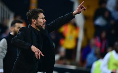 Simeone elogia Filipe Luís no Flamengo, mas declara torcida ao Racing na Libertadores