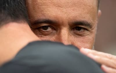 Ex-Flamengo e Corinthians, Vítor Pereira briga com torcida na Premier League; veja vídeo