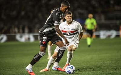 Lance de jogador em Vasco x São Paulo enlouquece torcedores: 'Era gol'