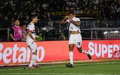 Luiz Gustavo dá discurso emocionante após gol em vitória do São Paulo