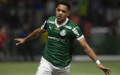 Torcedores enlouquecem com Vitor Roque em Palmeiras x Santos: 'Seleção'