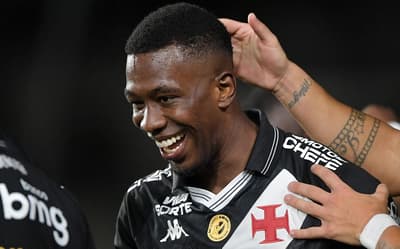 Sem Cuesta, Vasco pode ter improvisação na zaga contra o Grêmio