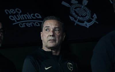 Luxemburgo aponta a base como caminho para o Corinthians superar crise financeira