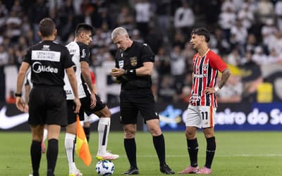Daronco vira assunto durante Corinthians x São Paulo: 'Síndrome de protagonista'