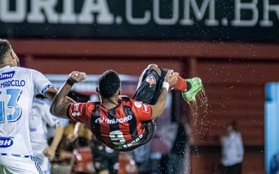 Gol de Alerrandro em Vitória x Cruzeiro é indicado ao Prêmio Puskás