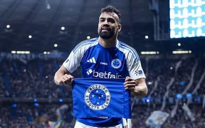 Fabrício Bruno já está de volta ao Brasil para jogo do Cruzeiro