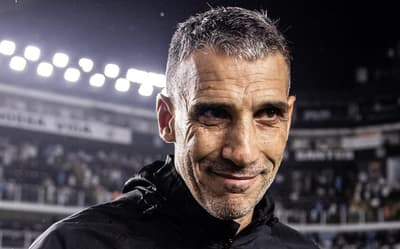 Torcedores do Santos mandam recado a Vojvoda após empate com o Fortaleza