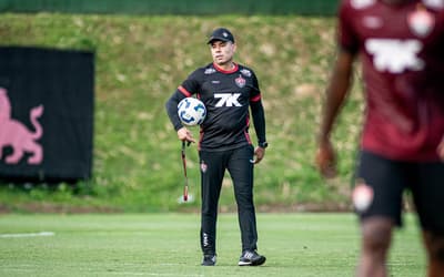 Veja desfalques, dúvidas e provável escalação do Vitória contra o Sport