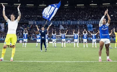 Leonardo Jardim e jogadores do Cruzeiro comemoram vitória sobre o Vitória (Foto: Gustavo Aleixo/Cruzeiro)