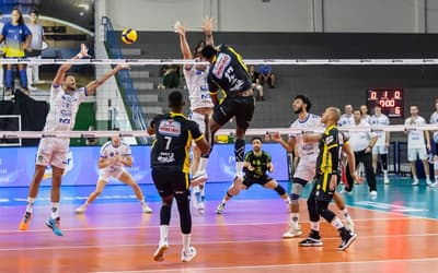 Praia Clube derrota o Joinville e volta a liderar a Superliga Masculina