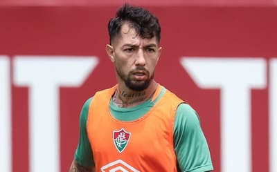 Acosta fala sobre jogar com Ganso no Fluminense: 'É só dar a bola'