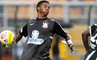 Por onde anda o goleiro Felipe, de Flamengo e Corinthians?