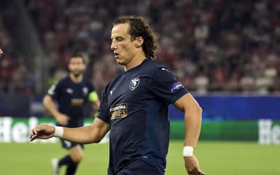 Após 8 anos, David Luiz marca na Champions e evita derrota do Pafos