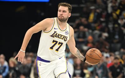 Luka Doncic supera Michael Jordan e iguala marca de 63 anos atrás