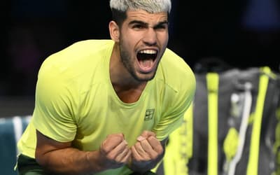 Alcaraz iguala feitos históricos e se garante no topo no ATP Finals; entenda