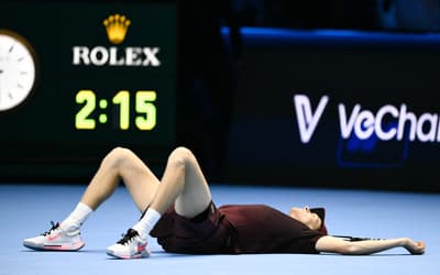 Sinner vence Alcaraz em decisão épica e  é bicampeão do ATP Finals