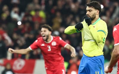 Torcedores mandam recado a Paquetá após pênalti perdido em Brasil x Tunísia