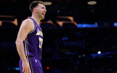 NBA: Doncic supera Magic Johnson e sobe posição na história dos Lakers