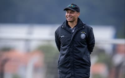 Alex revela desejo de ficar no Operário-PR e aguarda reunião