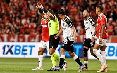 Melhores momentos: em jogo com arbitragem atrapalhada, Internacional e Atlético-MG não saem do empate