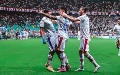 Melhores momentos: em noite iluminada do ataque, Fortaleza vence o Bahia e respira no Brasileirão