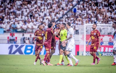 Expulsões em Bahia x Vasco revoltam torcedores: 'Que zona'