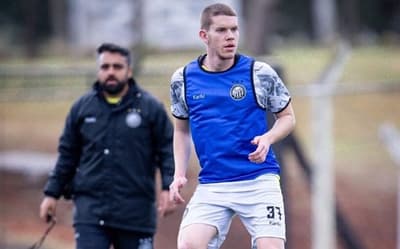 Filho de comentarista da Globo assina contrato profissional com time da Série B