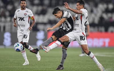 Botafogo defende invencibilidade contra o Vitória e busca desempate histórico