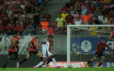 Torcida do Flamengo vira assunto na Arena Pernambuco: 'Dá tristeza'