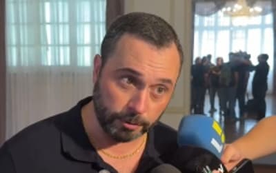 Presidente do Fluminense homenageia Celso Barros nas Laranjeiras: 'Um gigante tricolor'