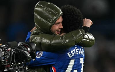 Técnico do Chelsea responde se Estêvão e Palmer podem jogar juntos