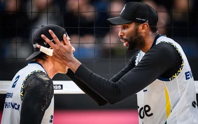 Tie break 'interminável' confirma Evandro e Arthur nas oitavas do Mundial de Vôlei de Praia