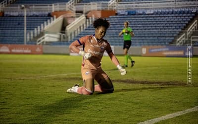 Heroína do título estadual, goleira do Fortaleza comemora transmissão de jogo na TV: 'Minha família pôde ver'