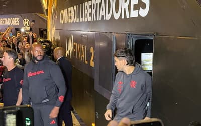 Flamengo atrasa, mas chega a Lima para final da Libertadores nos braços da torcida