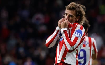 Atlético de Madrid vence e cola no Barcelona em La Liga