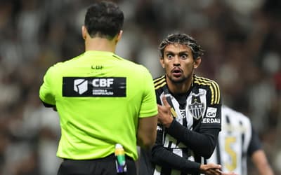 Jogadores do Atlético-MG lamentam empate e criticam arbitragem