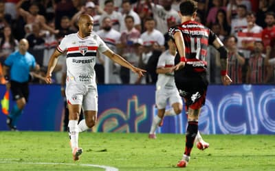 São Paulo mantém sonho de Libertadores e vê Lucas e Ferreirinha crescerem na reta final