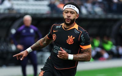 Lance envolvendo Memphis em Corinthians x Ceará viraliza: 'Trapalhões'