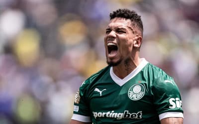 Paulinho na Libertadores? Diretor do Palmeiras atualiza condição do atacante