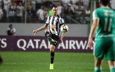 Por onde anda Réver, ex-zagueiro ídolo do Atlético-MG?