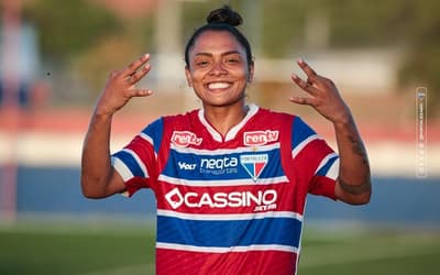 Recém-chegada, atacante explica escolha pelo Fortaleza e celebra fase artilheira