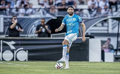 Após acesso, Londrina renova com zagueiro experiente ex-Corinthians e Flamengo