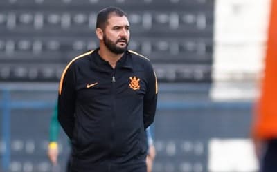 Ex-Corinthians acerta com novo clube e vai reencontrar Danilo